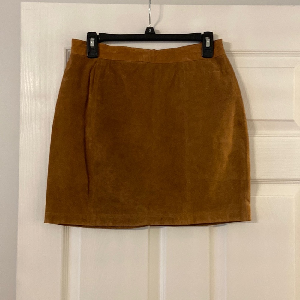 CLEAN LINES LEATHER MINI SKIRT LENGTH 16” WAIST 28/29” COLOR TAN ZIPPER BACK